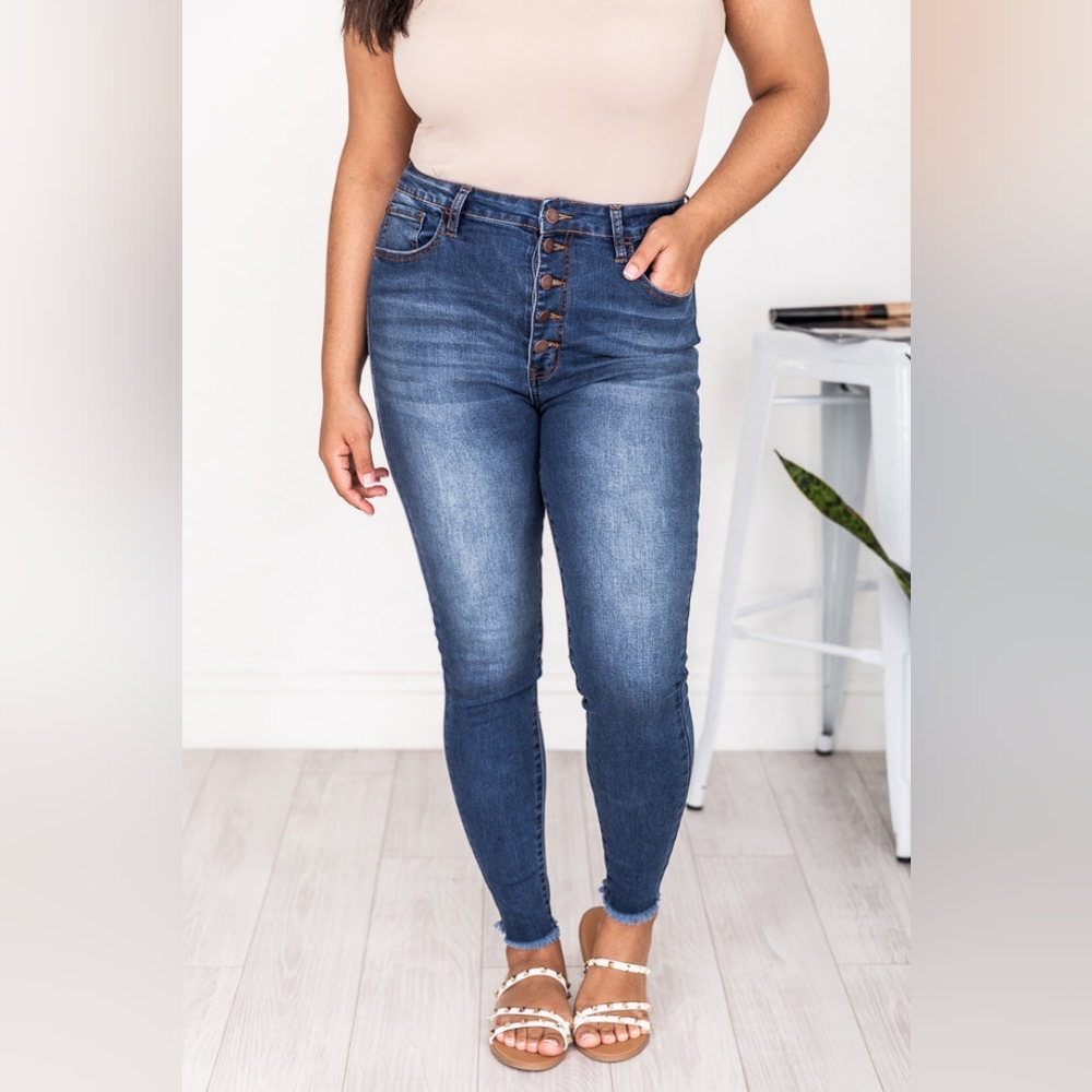 Pink Lily | THE CHELSIE MEDIUM WASH JEANS